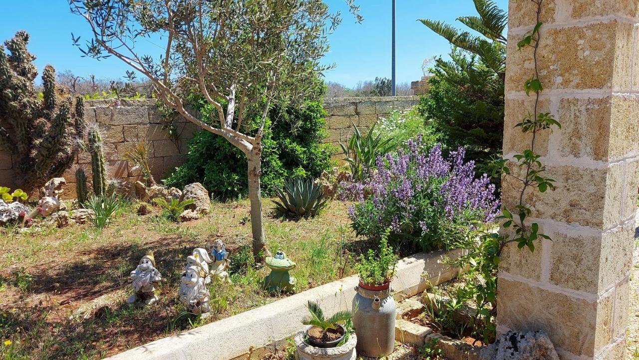 Oniro Specchia Bed & Breakfast Bagian luar foto